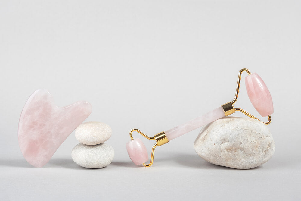 How To Use a Jade Roller In Your Beauty Routine? - Dromen & Co